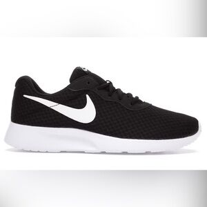 Nike 812655-011 Women’s Tanjun Black/White Sneakers Size 6